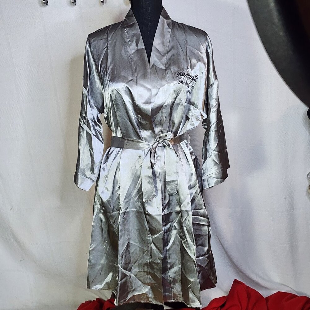Robe N Hood Grey Silver Poly Namaste In Bed Motif Mid Sleeve Robe w/Belt Sz OSFM